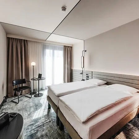 Novotel מלון 4*