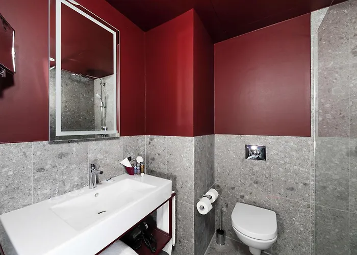 Novotel מלון 4*
